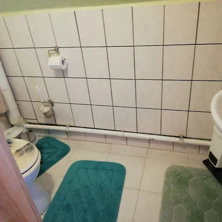 Karls Ferienwohnung Δωμάτια σε οικογενειακή κατοικία Brotterode